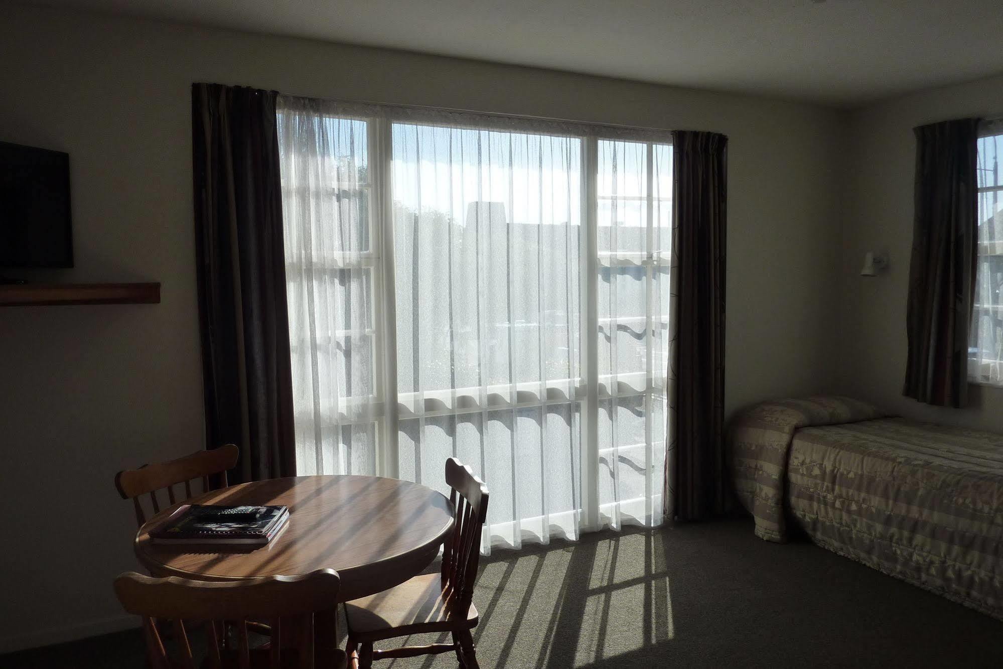 Colonial Inn Motel Christchurch Buitenkant foto